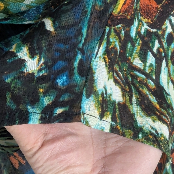 Roman's Size 30 (3XL) Abstract Plant/Floral V-Neck Tunic NWT Button Down - Picture 7 of 13